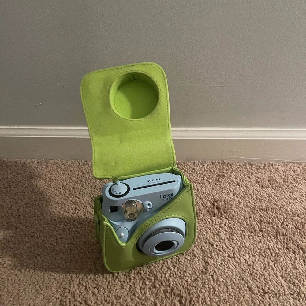 Fujifilm Polaroid Camera- Light blue instax mini 7S and green case